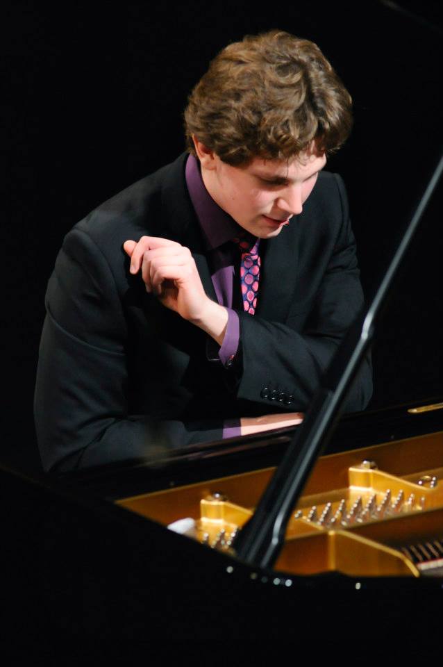 http://www.piano.or.jp/report/04ess/livereport/images/20130601_Jayson_%20The%20Cliburn_RalphLauer.jpg