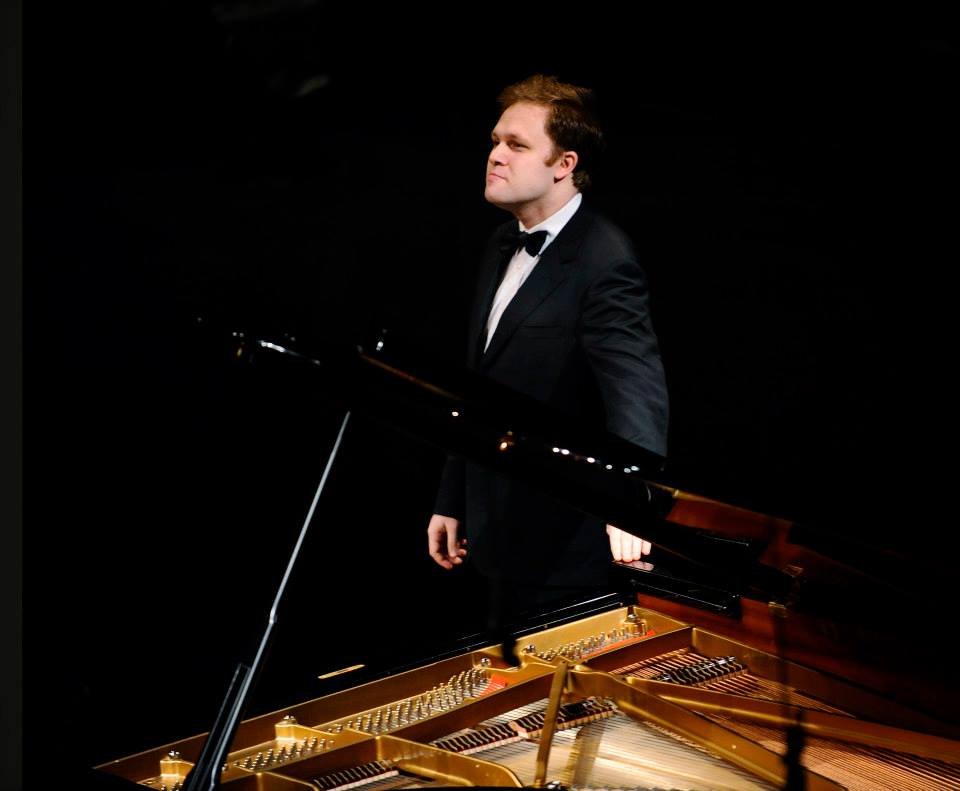 http://www.piano.or.jp/report/04ess/livereport/images/20130604_Chernv_%20The%20Cliburn_RalphLauer2.jpg